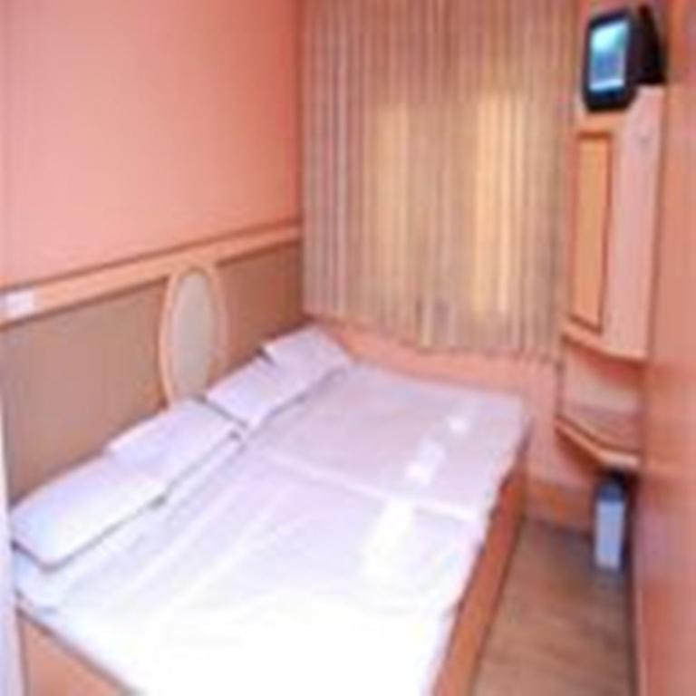 Hotel Hans International Nova Deli Quarto foto