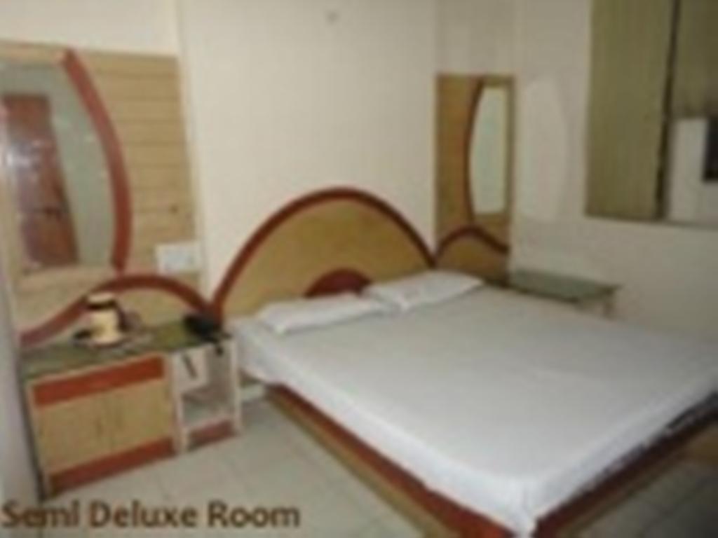 Hotel Hans International Nova Deli Quarto foto