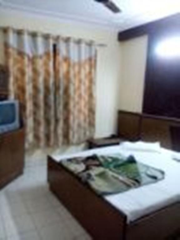 Hotel Hans International Nova Deli Quarto foto