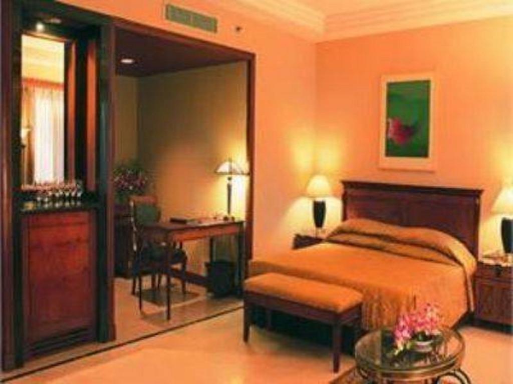 Hotel Hans International Nova Deli Quarto foto